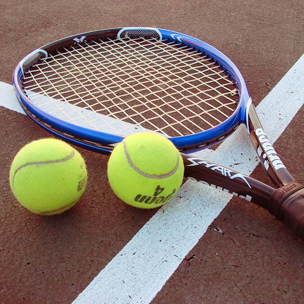Le tennis est un sport attractif, dynamique et extrêmement populaire à tous les niveaux…